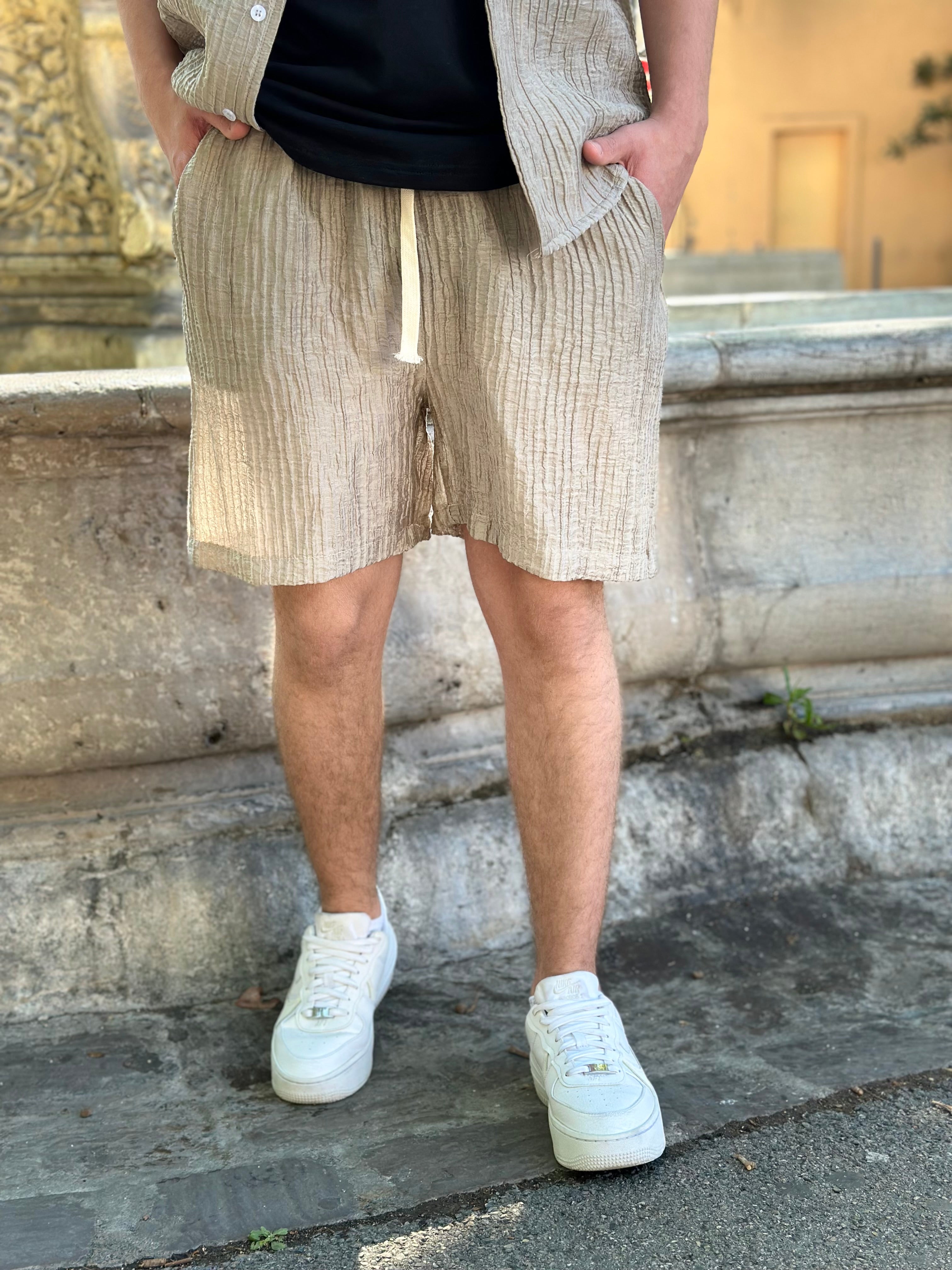 Ensemble noir short + Chemise plissée Beige