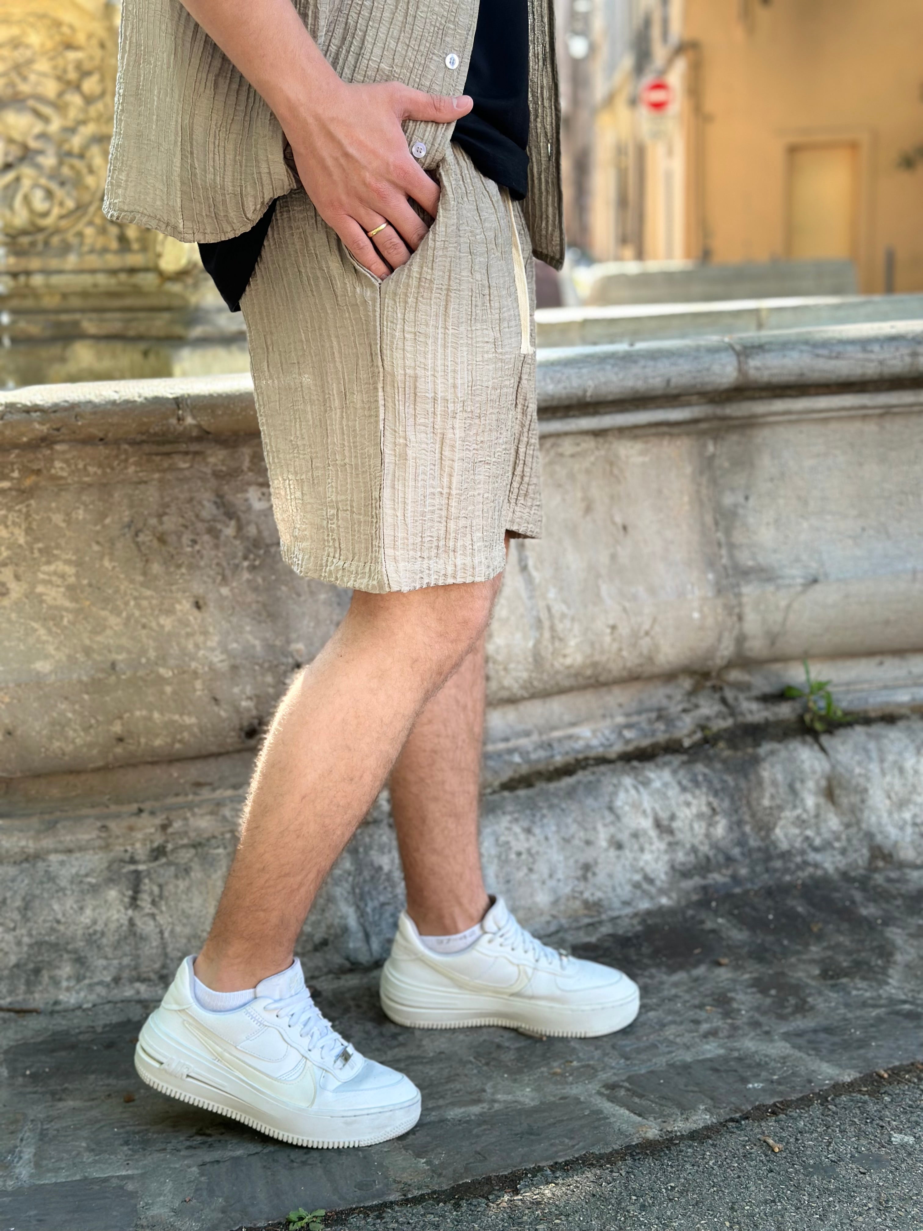 Ensemble noir short + Chemise plissée Beige